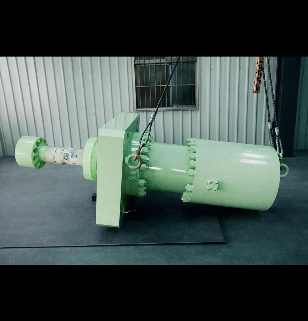 厚薄控制整合式射出油壓缸 (日本OEM專案)(應用於中空成型機用油壓缸)圖片-1